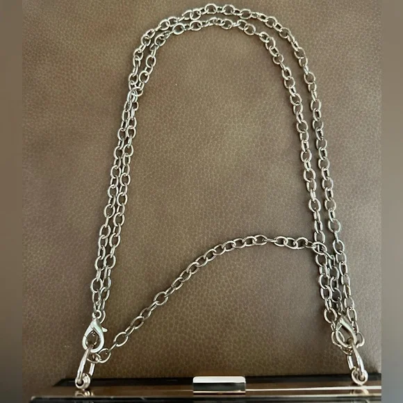 Clear lucite crossbody chain bag/clutch - Picture 5 of 7